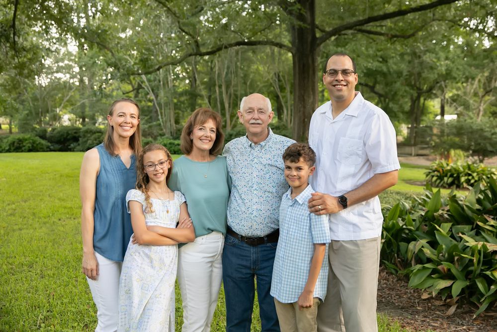 Extended family session taken at Cohn Arboretum in Central City, just outside of Baton Rouge.