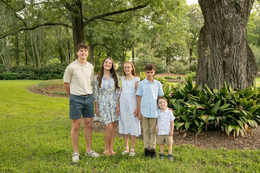 Extended family session taken at Cohn Arboretum in Central City, just outside of Baton Rouge.
