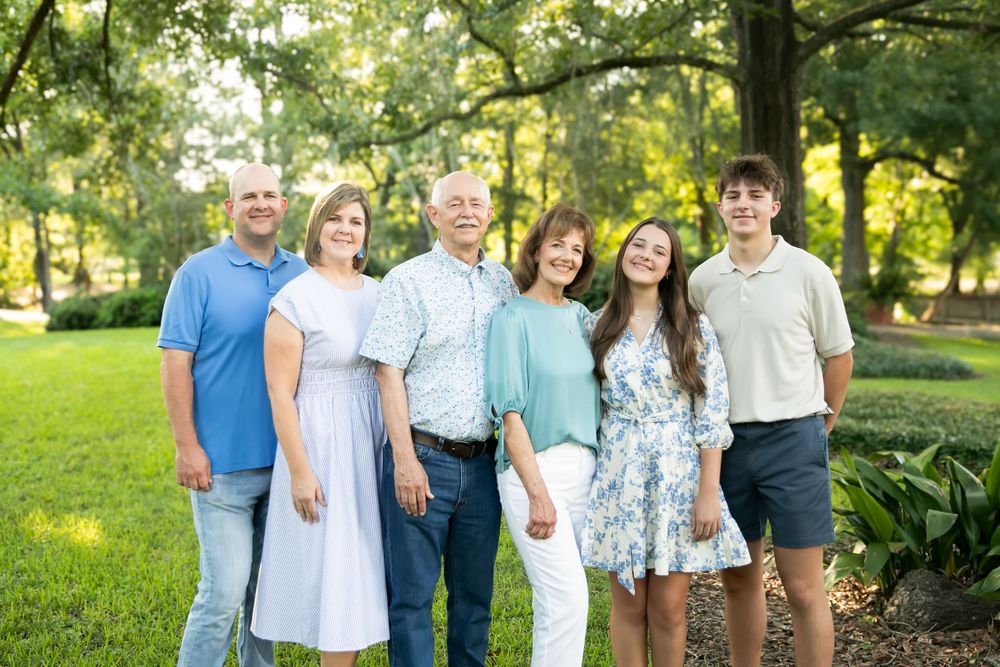 Extended family session taken at Cohn Arboretum in Central City, just outside of Baton Rouge.