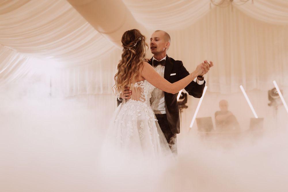 Elegancki pierwszy taniec, wesele pod Warszawą
