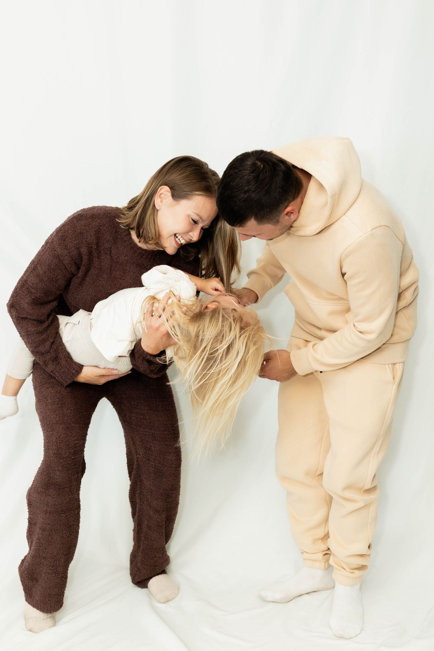 minimalistic family photoshoot at studio with neutral color pallet. Autumn Case with DreamStudios captures beautiful candid family portraits
