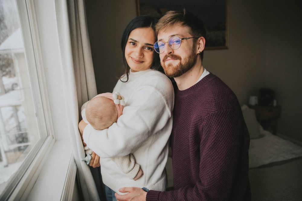 pittsburgh pa lifestyle family newborn photographer portraits indiana pa photographer moody in home winter natural