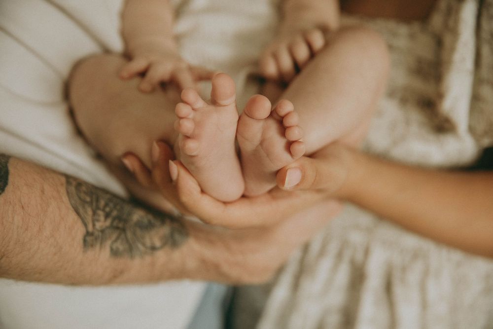 pittsburgh pa lifestyle family newborn photographer portraits indiana pa photographer moody in home winter natural