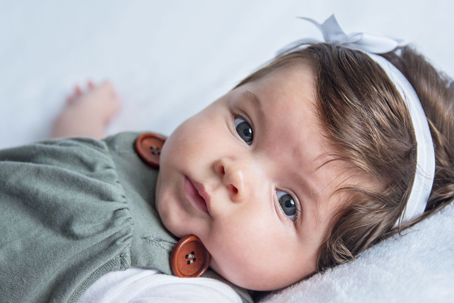 5 month old baby girl relaxed for she newborn session