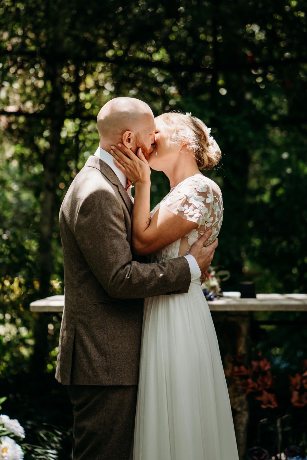 bride-and-groom-leaving-the-tree-church-kissing