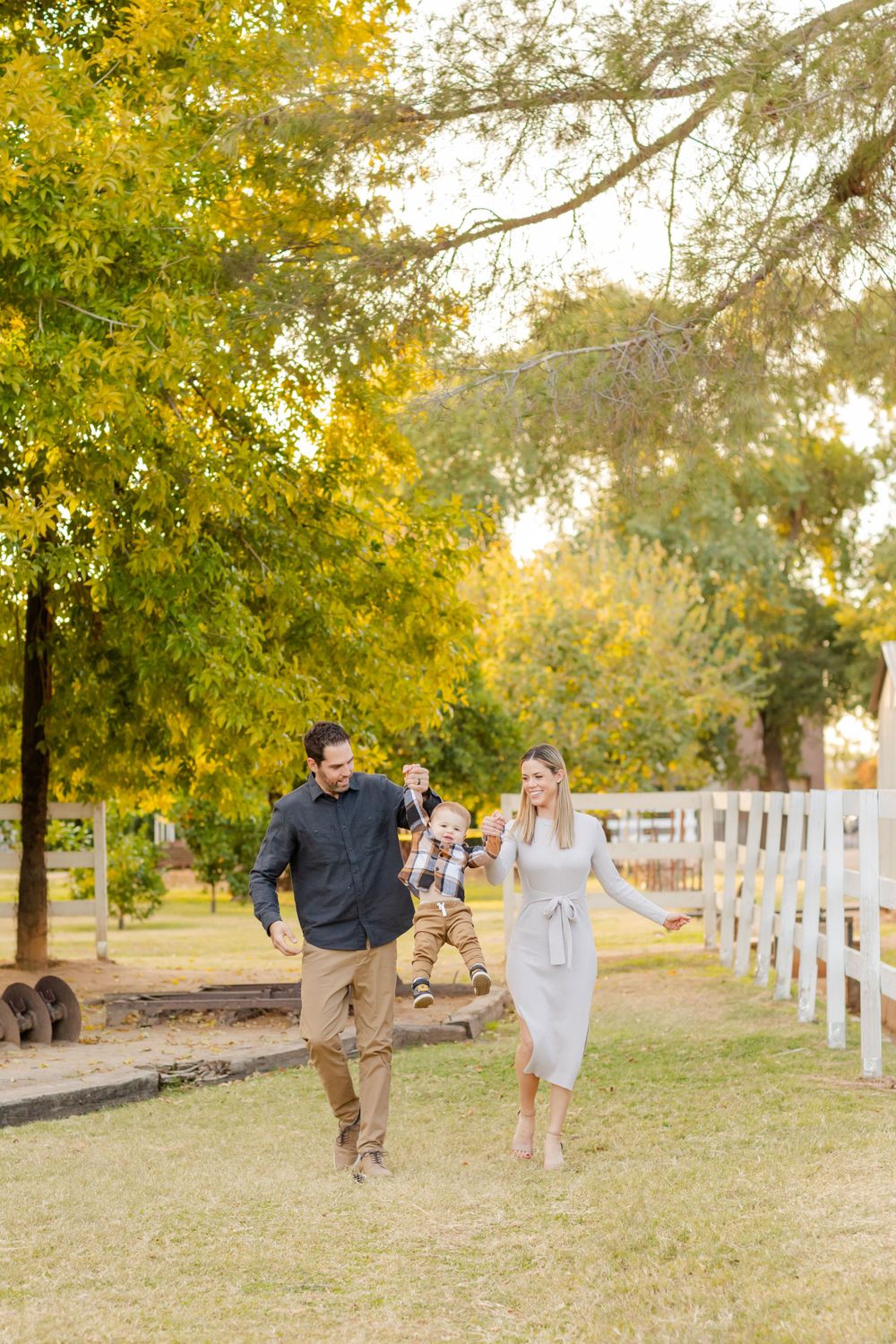 Maternity Session in Manistee Ranch Park in Glendale, Arizona by Jen Lynn Studios.
