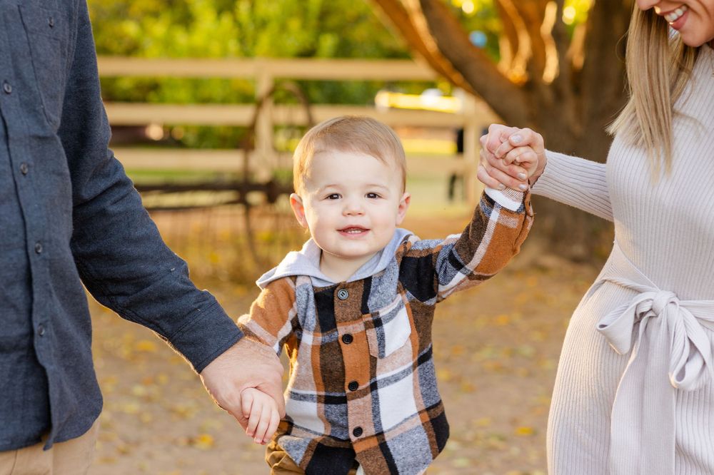 Family Photos in Manistee Ranch Park in Glendale, Arizona by Jen Lynn Studios.