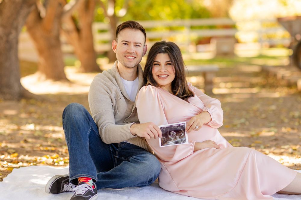 Maternity Session in Manistee Ranch Park in Glendale, Arizona by Jen Lynn Studios.