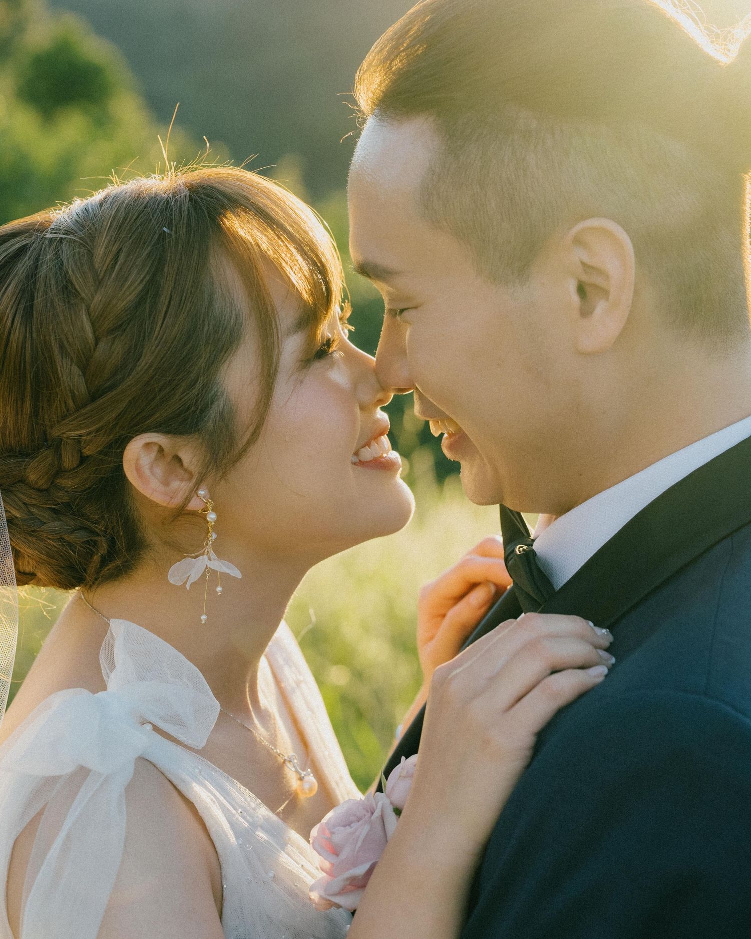 Stunning bride and groom portraits against the natural beauty of Summergrove Estate, Sunshine Coast wedding