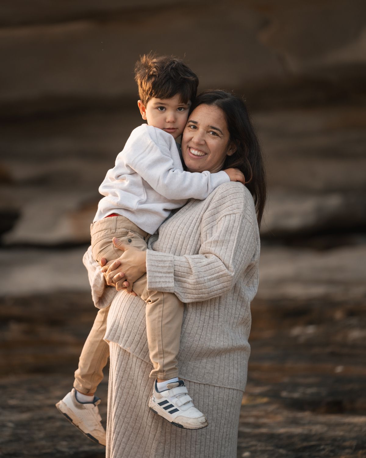 pregnant-mom-hugging-her-older-son-during-a-family-photoshoot-in-Sydney