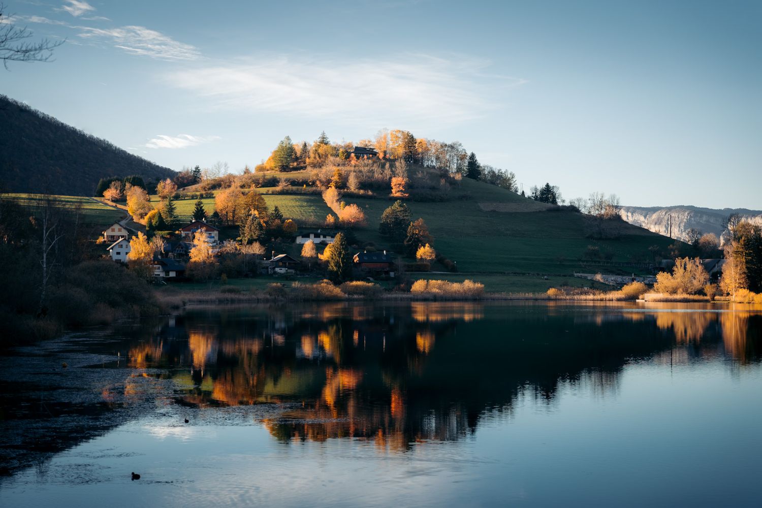 Automne au lac de la Thuile dans les Bauges autour de Chambéry