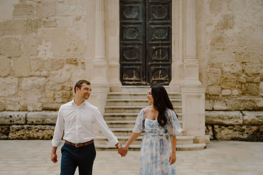 Natural engagement portraits in Ortigia, in the historic streets of Syracuse, Sicily