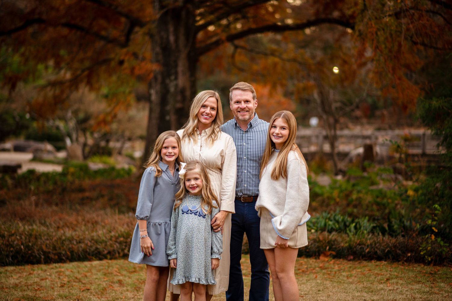 Summer 2026 family portraits, family portraits, 2025 family photos, outdoor family portraits, family photography 2025.