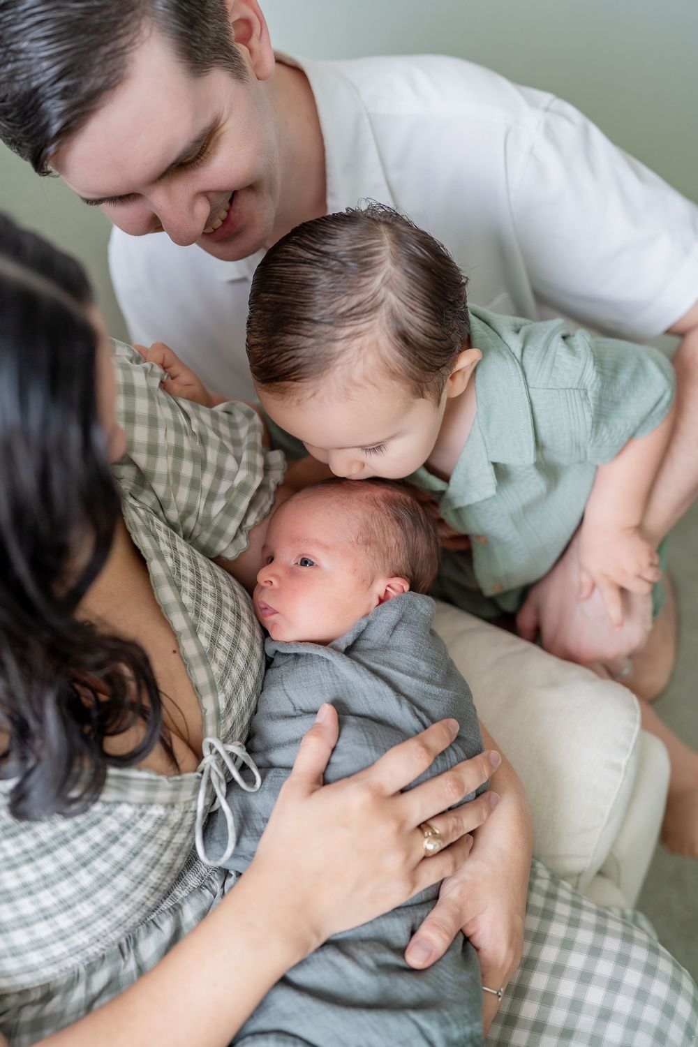Newborn Lifestyle Family Session by Houston Photographer in home