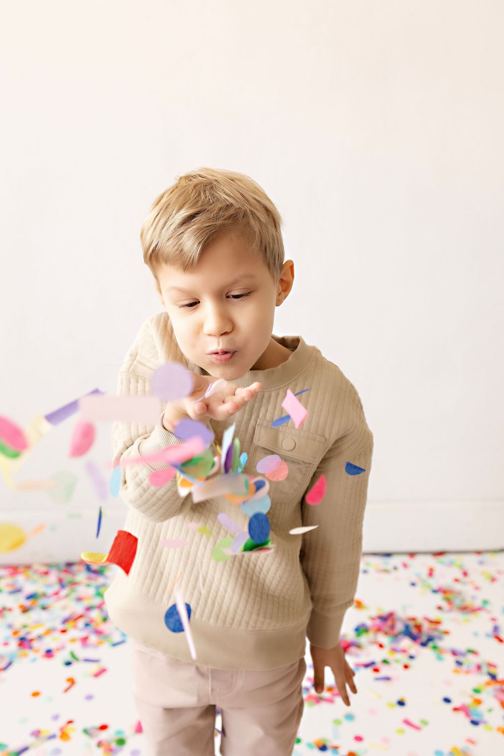 Confetti Mini Sessions with Kendall Kuss Photography in Watertown Wisconsin family photographer.