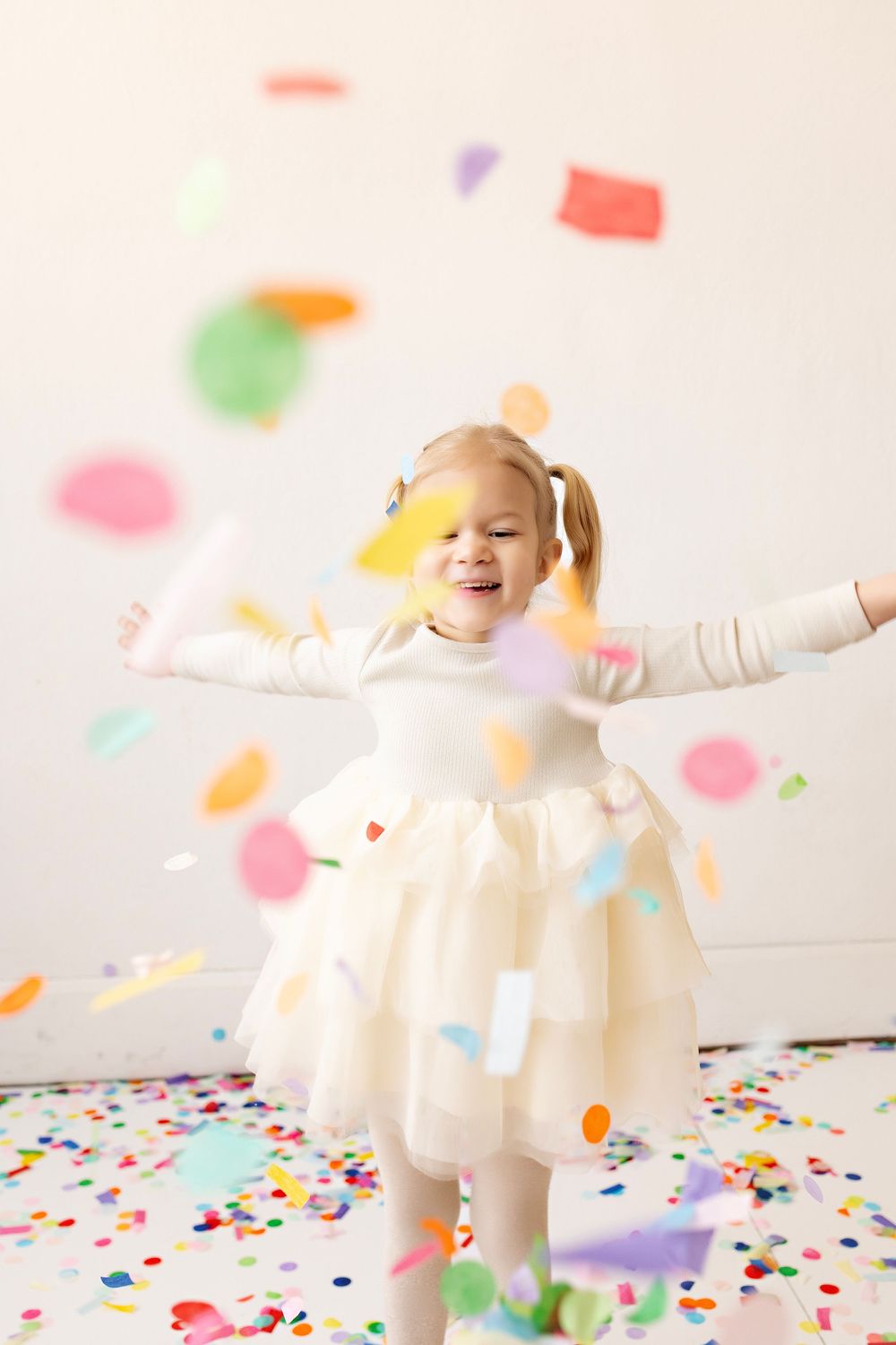 Confetti Mini Sessions with Kendall Kuss Photography in Watertown Wisconsin family photographer.