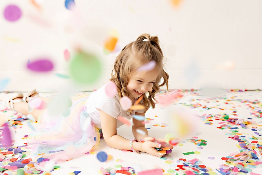 Confetti Mini Sessions with Kendall Kuss Photography in Watertown WI. Waukesha County family photographer.