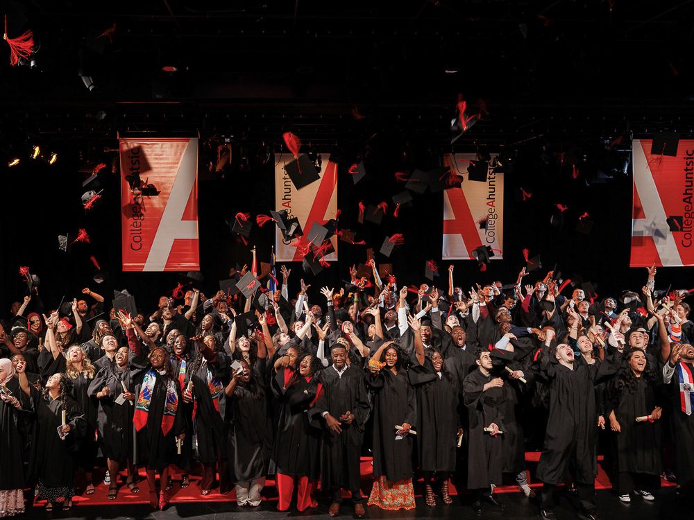 Photo de graduation universitaire à Montréal