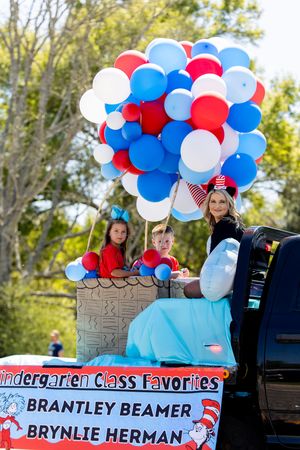 Kindergarten Class Favorites float with red, white, blue balloons shaped as hot air balloon, featuring Brantley Beamer and Brynlie Herman.