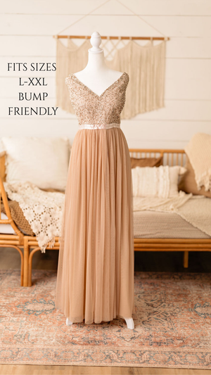 Client closet maternity dress available for photography sessions at Anna Carreno Photography