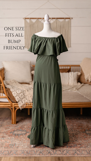 Client closet maternity dress available for photography sessions at Anna Carreno Photography