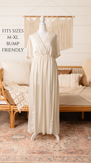 Client closet maternity dress available for photography sessions at Anna Carreno Photography