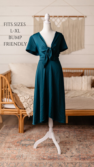 Client closet maternity dress available for photography sessions at Anna Carreno Photography
