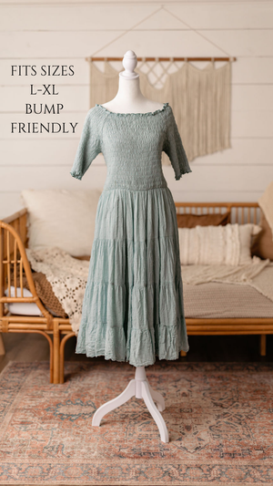 Client closet maternity dress available for photography sessions at Anna Carreno Photography