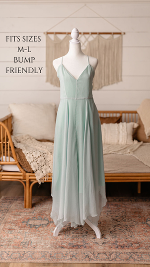 Client closet maternity dress available for photography sessions at Anna Carreno Photography