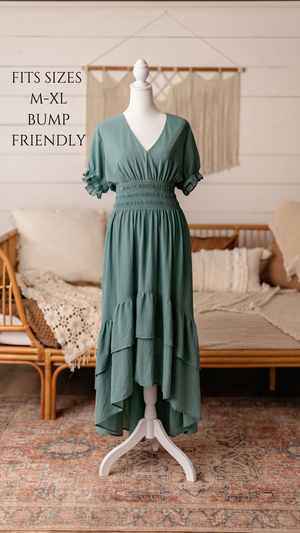 Client closet maternity dress available for photography sessions at Anna Carreno Photography