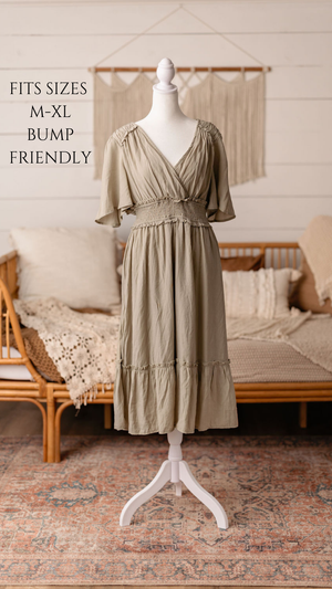 Client closet maternity dress available for photography sessions at Anna Carreno Photography
