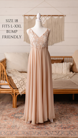 Client closet maternity dress available for photography sessions at Anna Carreno Photography
