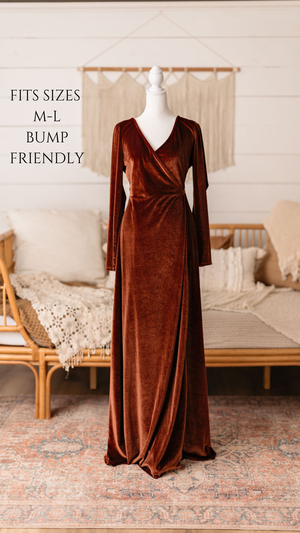 Client closet maternity dress available for photography sessions at Anna Carreno Photography