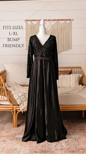 Client closet maternity dress available for photography sessions at Anna Carreno Photography