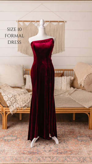 Client closet maternity dress available for photography sessions at Anna Carreno Photography