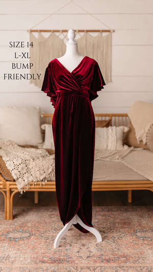 Client closet maternity dress available for photography sessions at Anna Carreno Photography