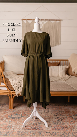 Client closet maternity dress available for photography sessions at Anna Carreno Photography