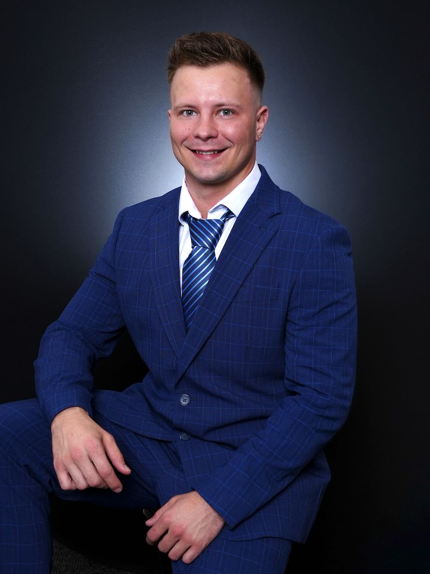 Professional headshot of a young man. Tampa Bay -Clearwater-St Petersburg-photographer. BE Jazy Photography. Realtor Headshot