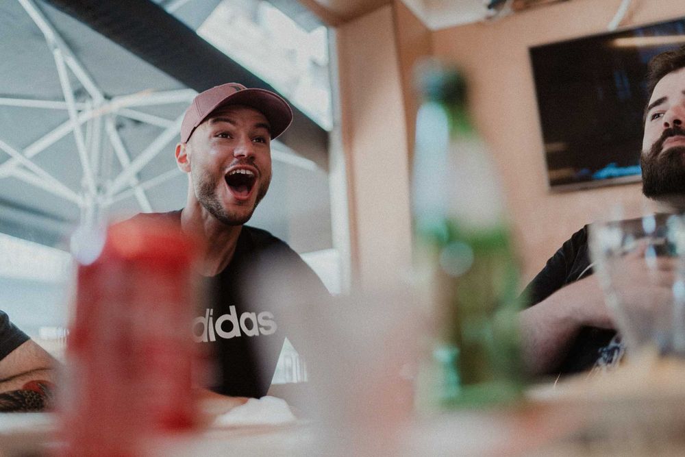 wedding morning friends laughing beer porto