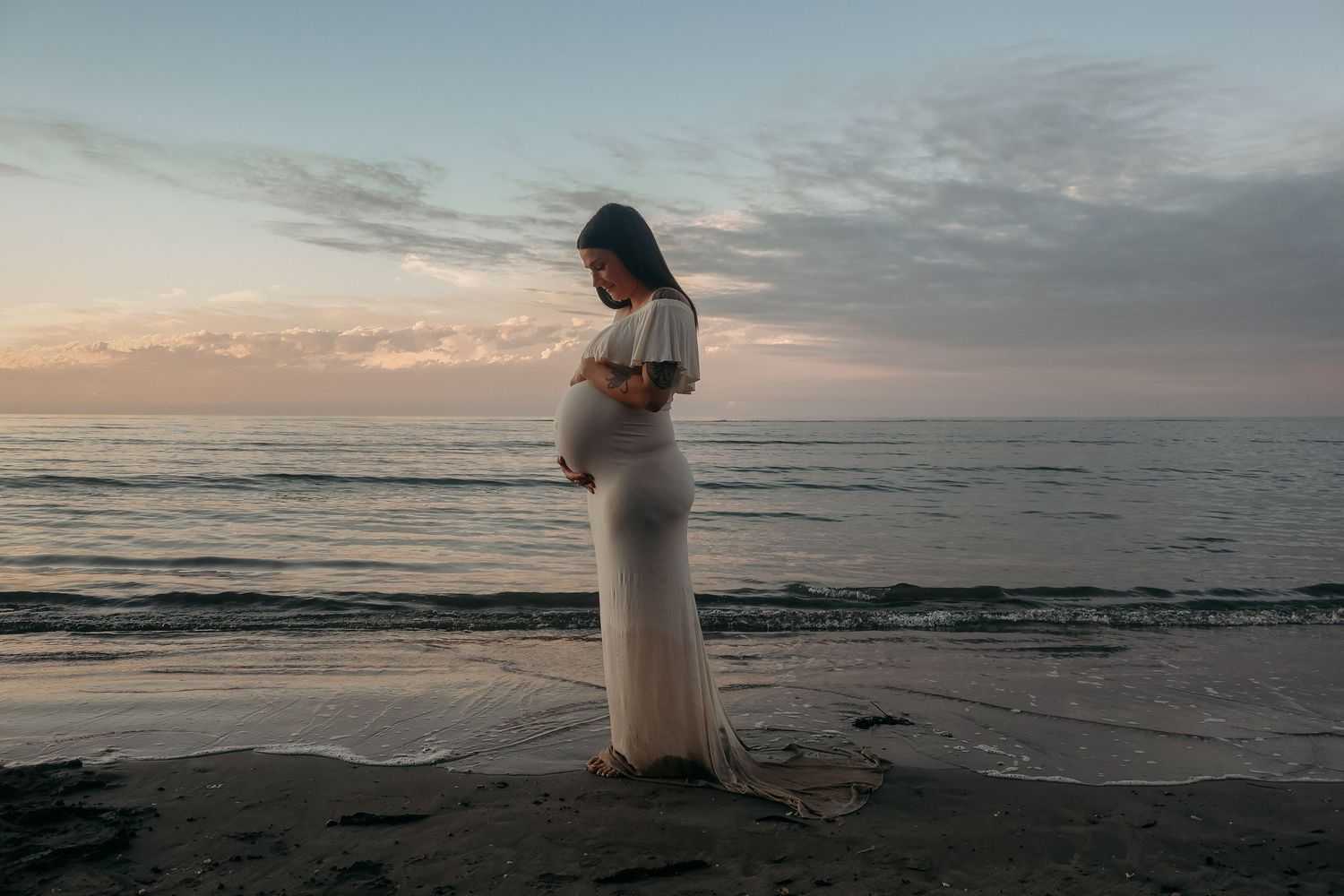 Calm, natural maternity photography celebrating the journey into motherhood.