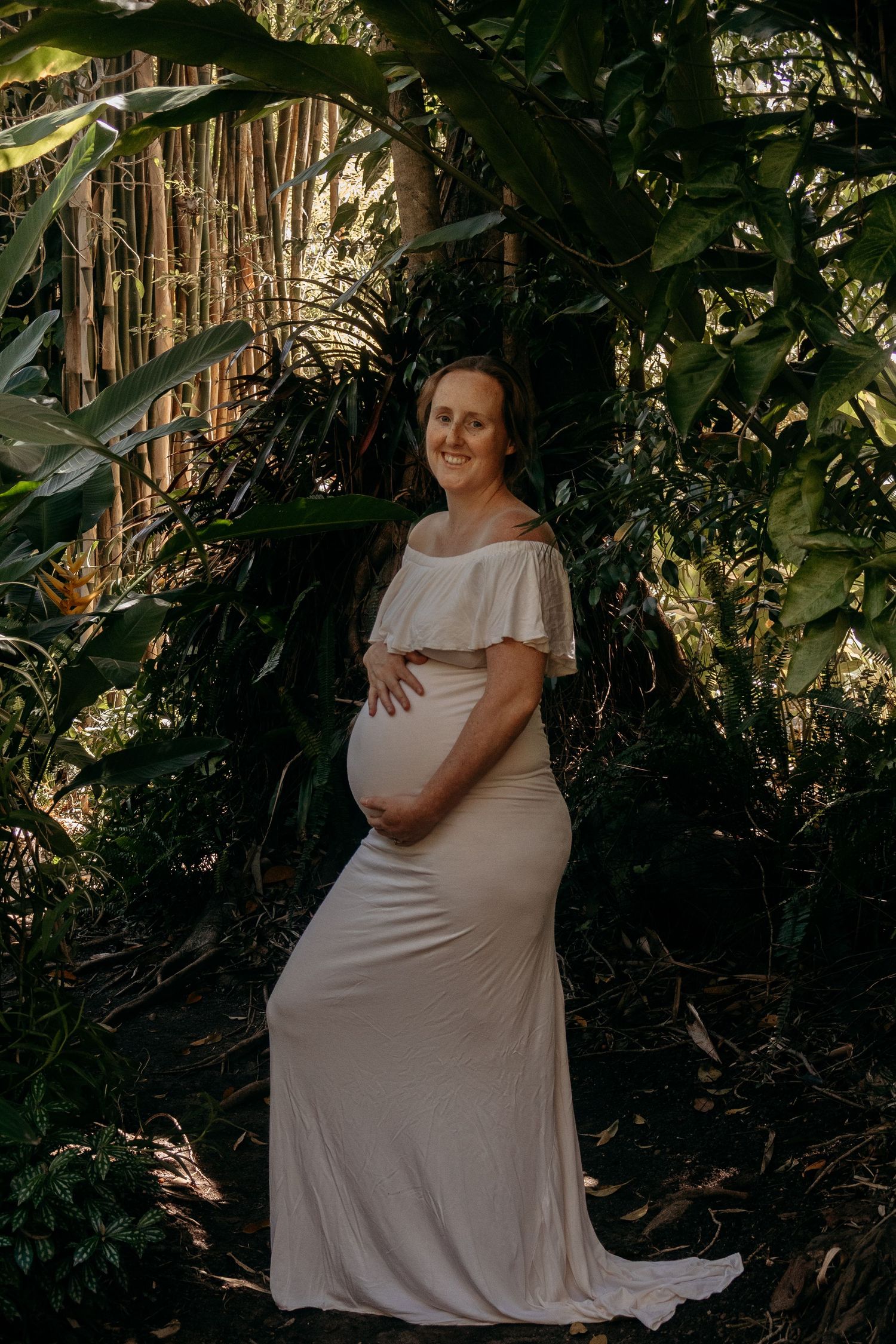 Calm, natural maternity photography celebrating the journey into motherhood.