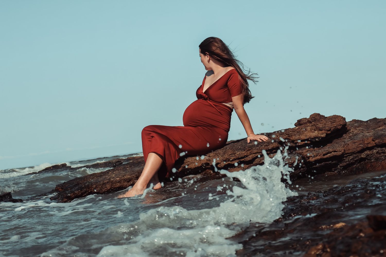 Calm, natural maternity photography celebrating the journey into motherhood.