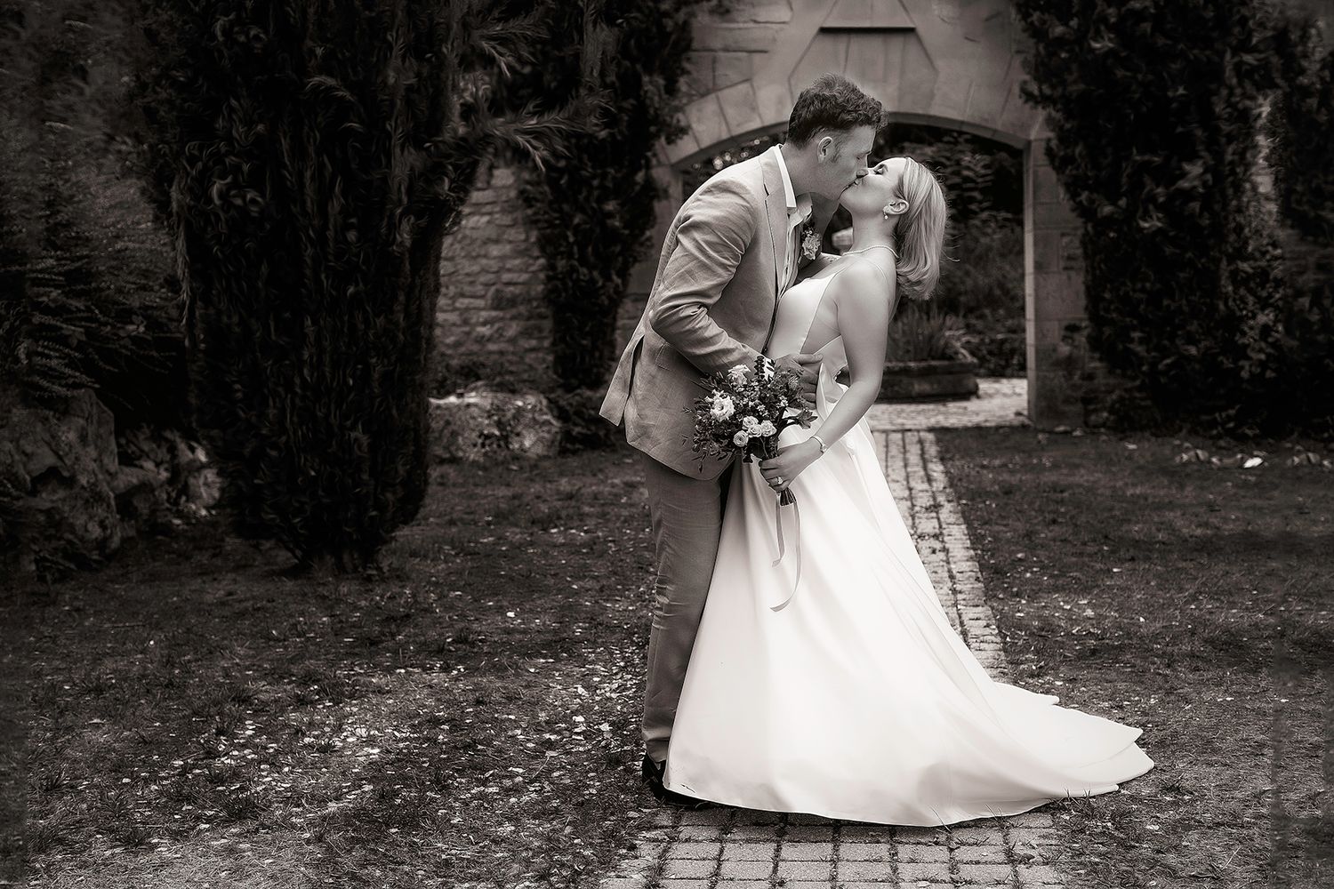 Dordogne french destination wedding photographer Château de Raysse