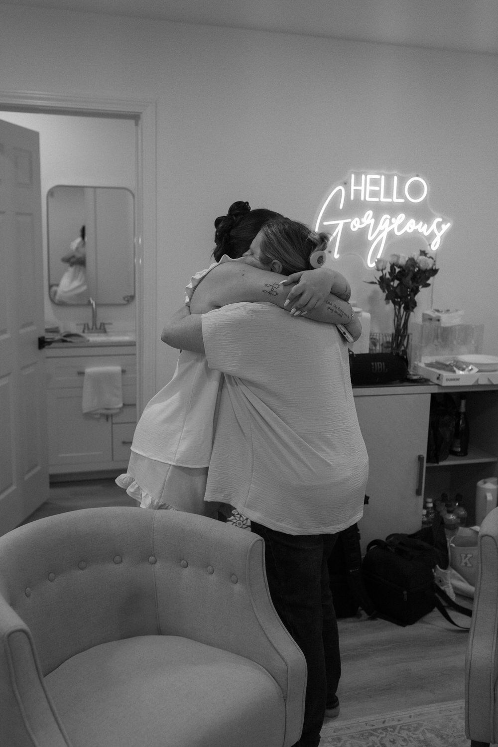 bride and her mom hugging on her north georgia intimate wedding day