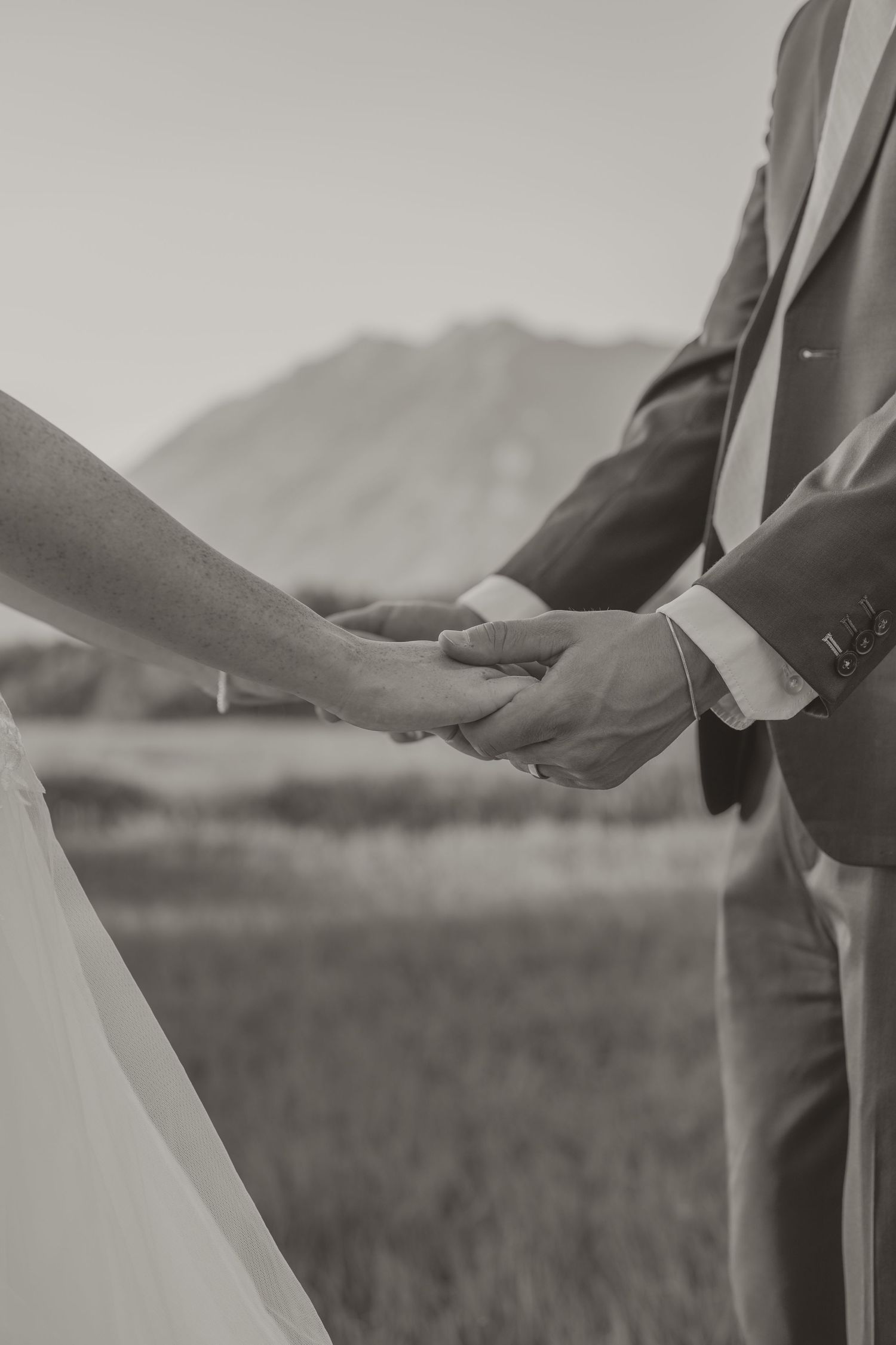 Documentary elopement at Kyhv Peak captured by Samantha Campbell Imagery.