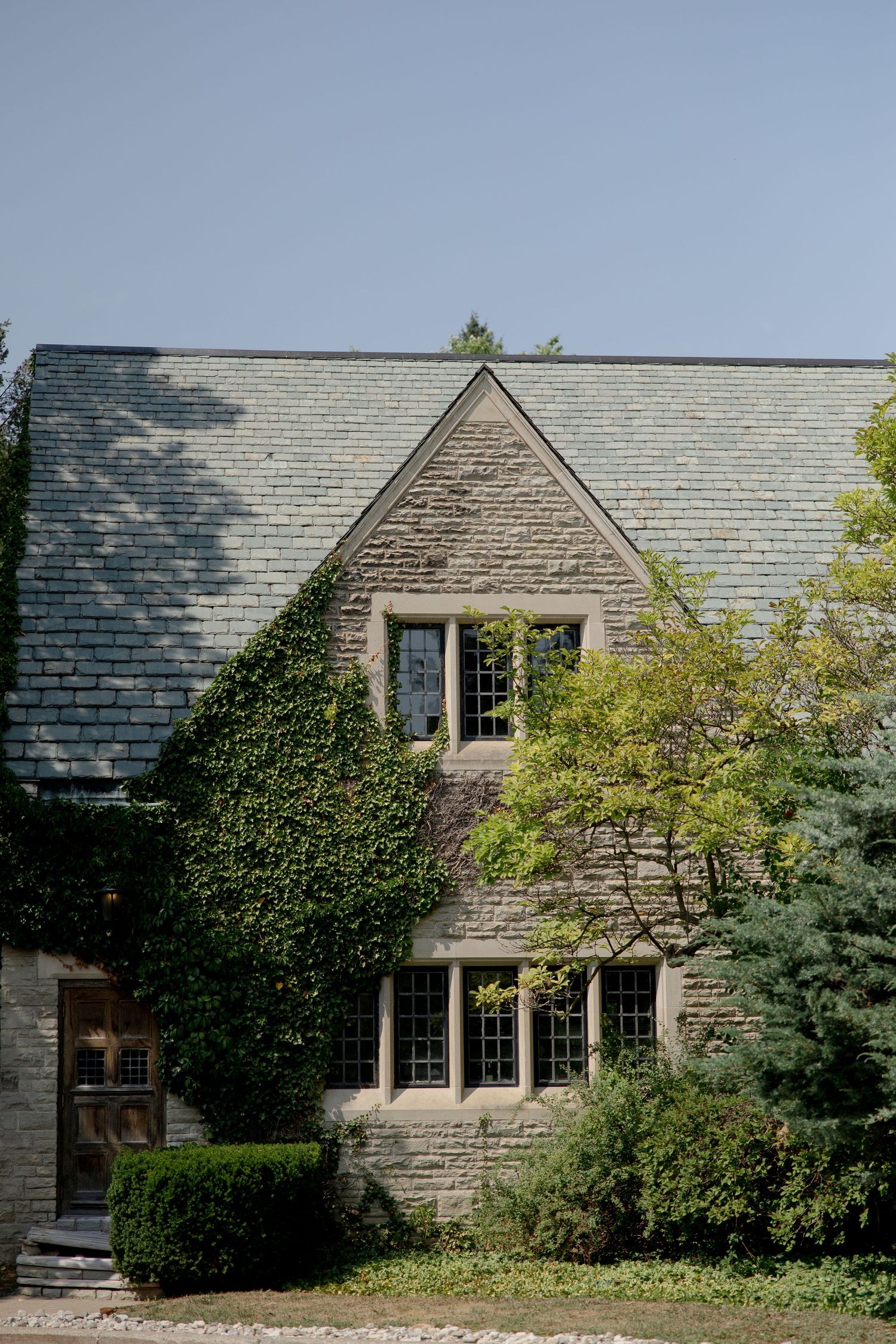 Candid and Editorial wedding photographer Toronto.
The estates of sunny brook.