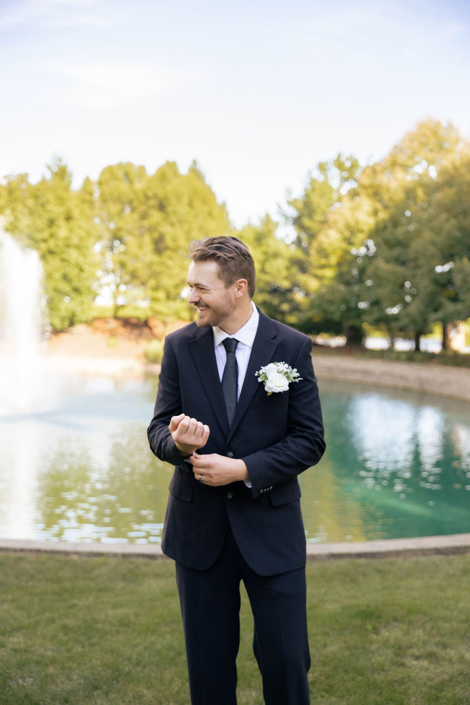 groom golden hour, outdoor portraits in Frankfort, Illinois