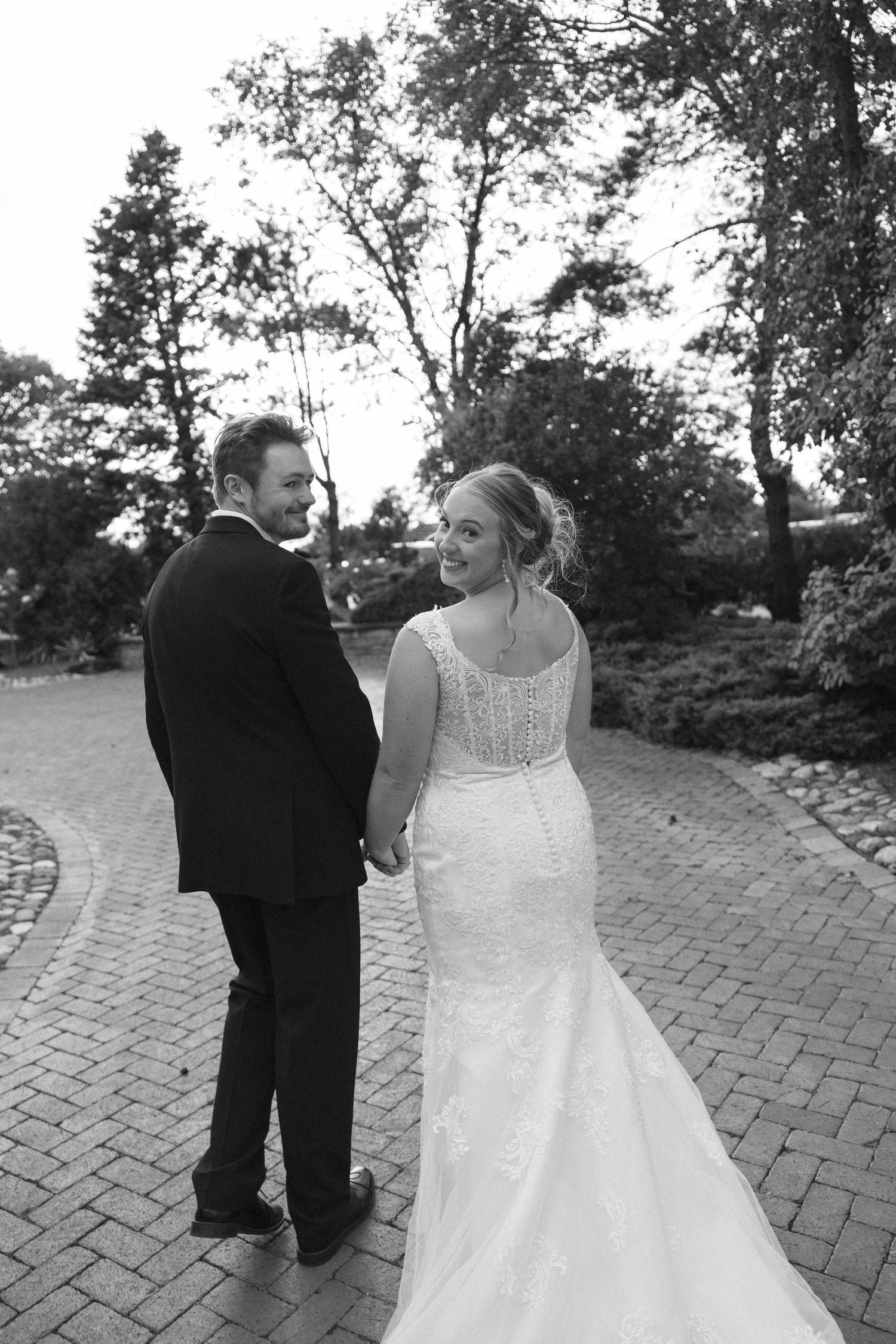 Bride and groom golden hour, outdoor portraits in Frankfort, Illinois