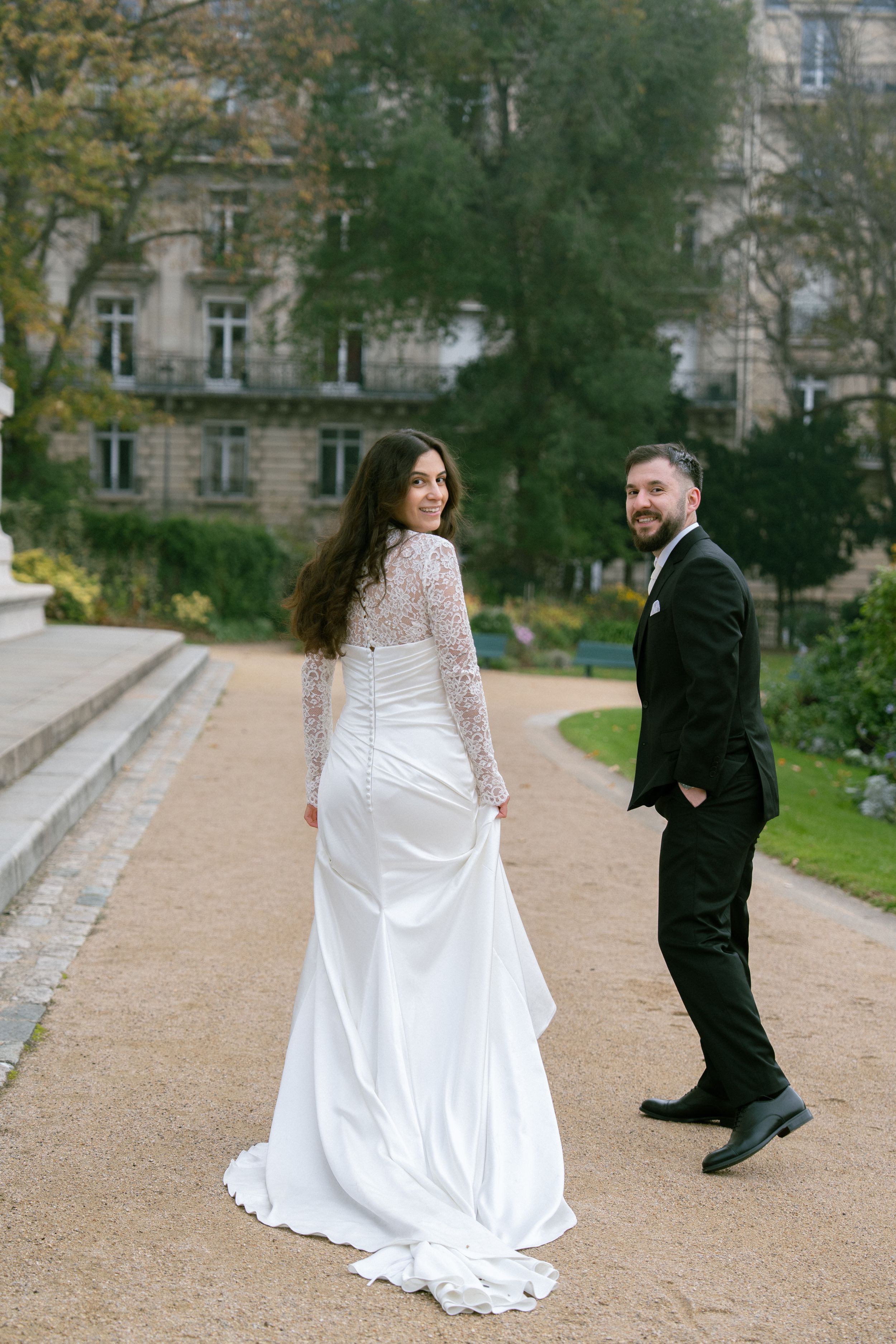 Cinematic Paris wedding film photos, Paris analog wedding photography, 35mm paris wedding photographer, editorial paris wedding photography