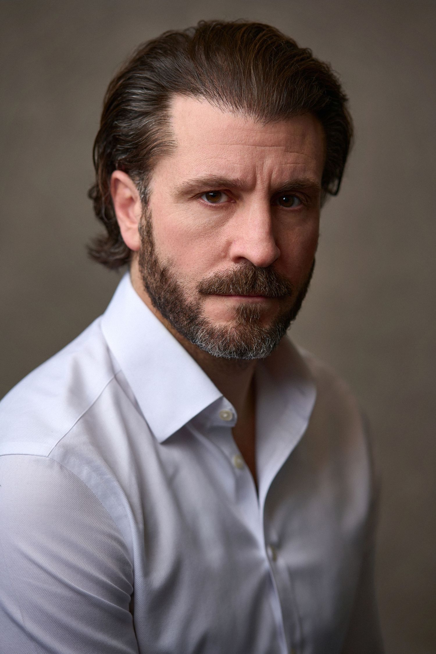 Natural, authentic actors headshot of actor Rob Laird
